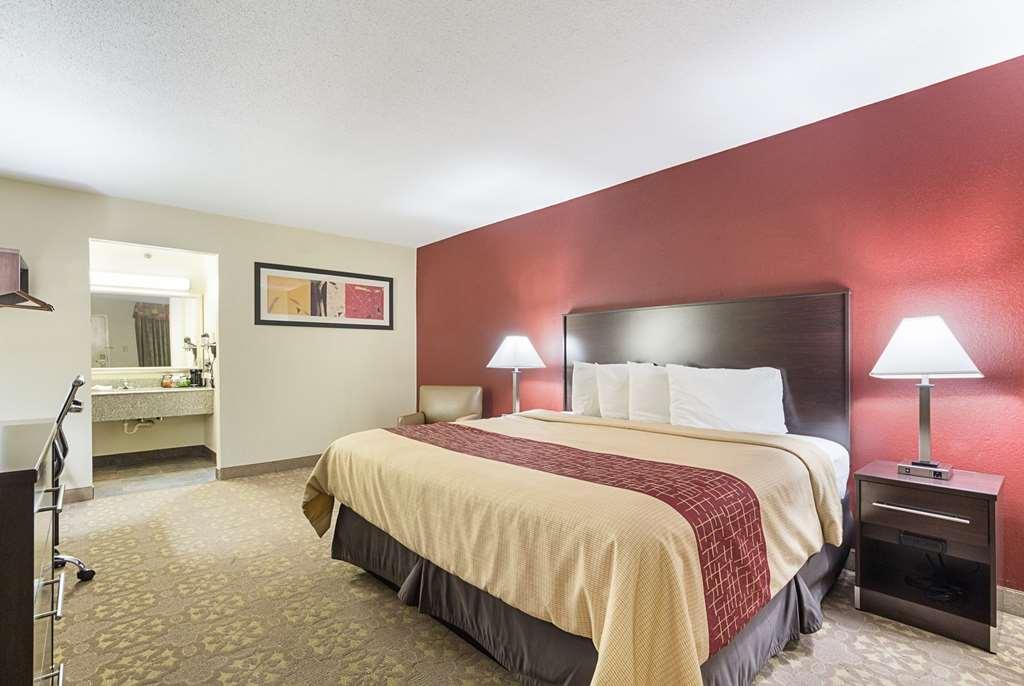 Red Roof Inn Plus+ Dallas - Адисън Стая снимка