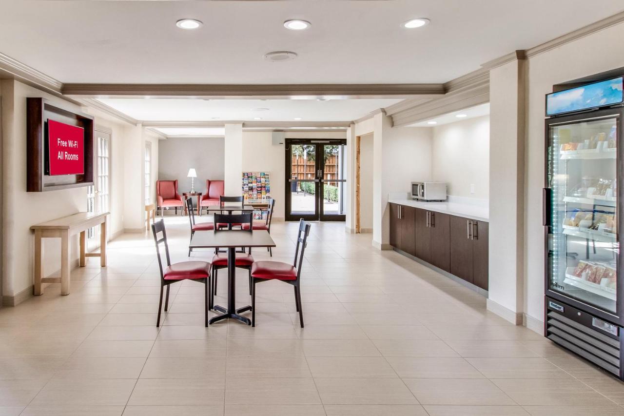 Red Roof Inn Plus+ Dallas - Адисън Екстериор снимка