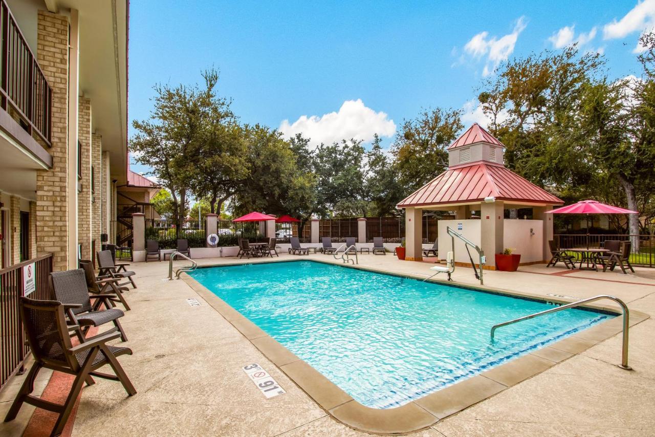 Red Roof Inn Plus+ Dallas - Адисън Екстериор снимка