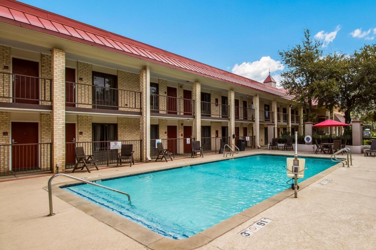Red Roof Inn Plus+ Dallas - Адисън Екстериор снимка