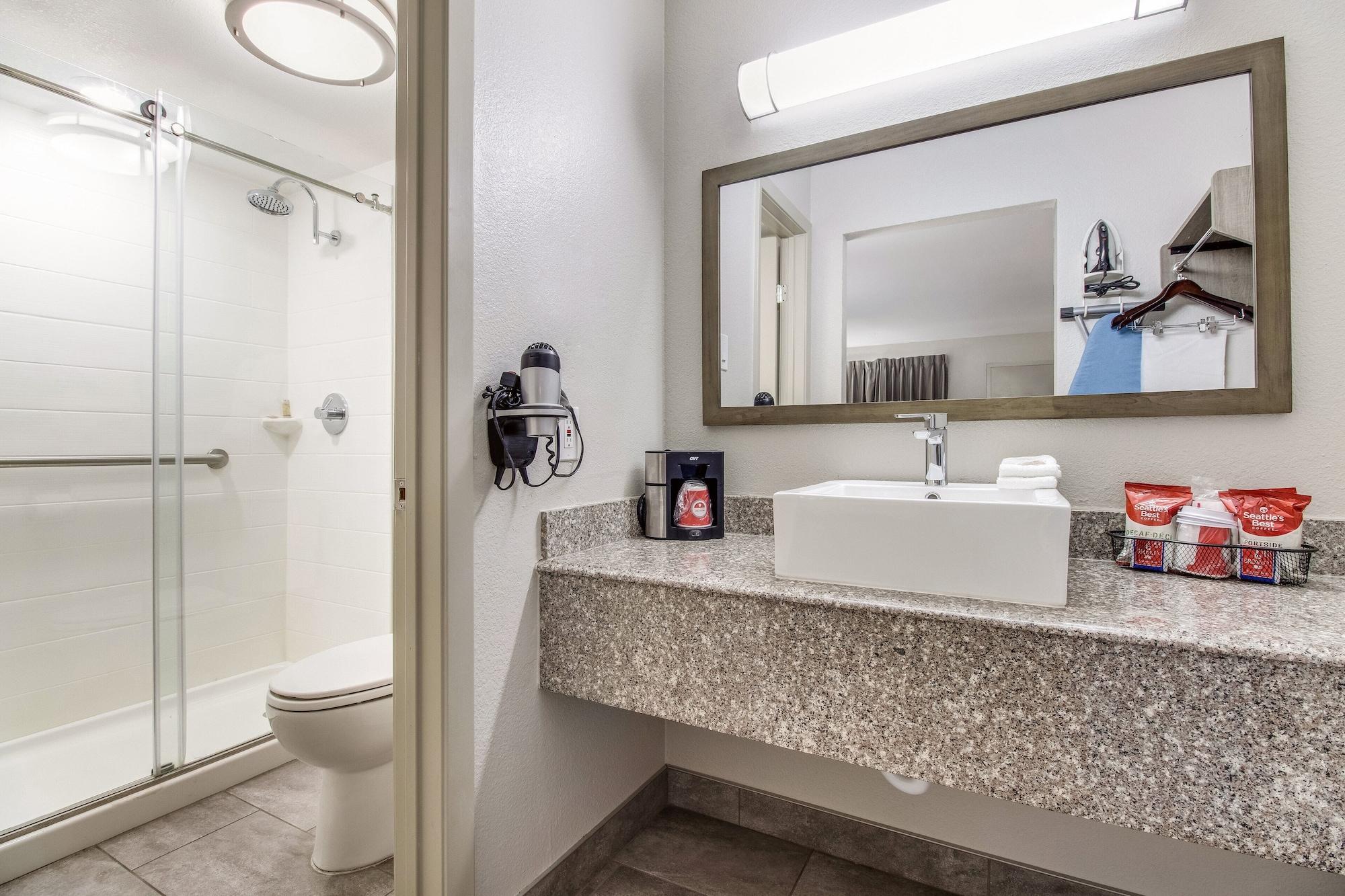 Red Roof Inn Plus+ Dallas - Адисън Екстериор снимка