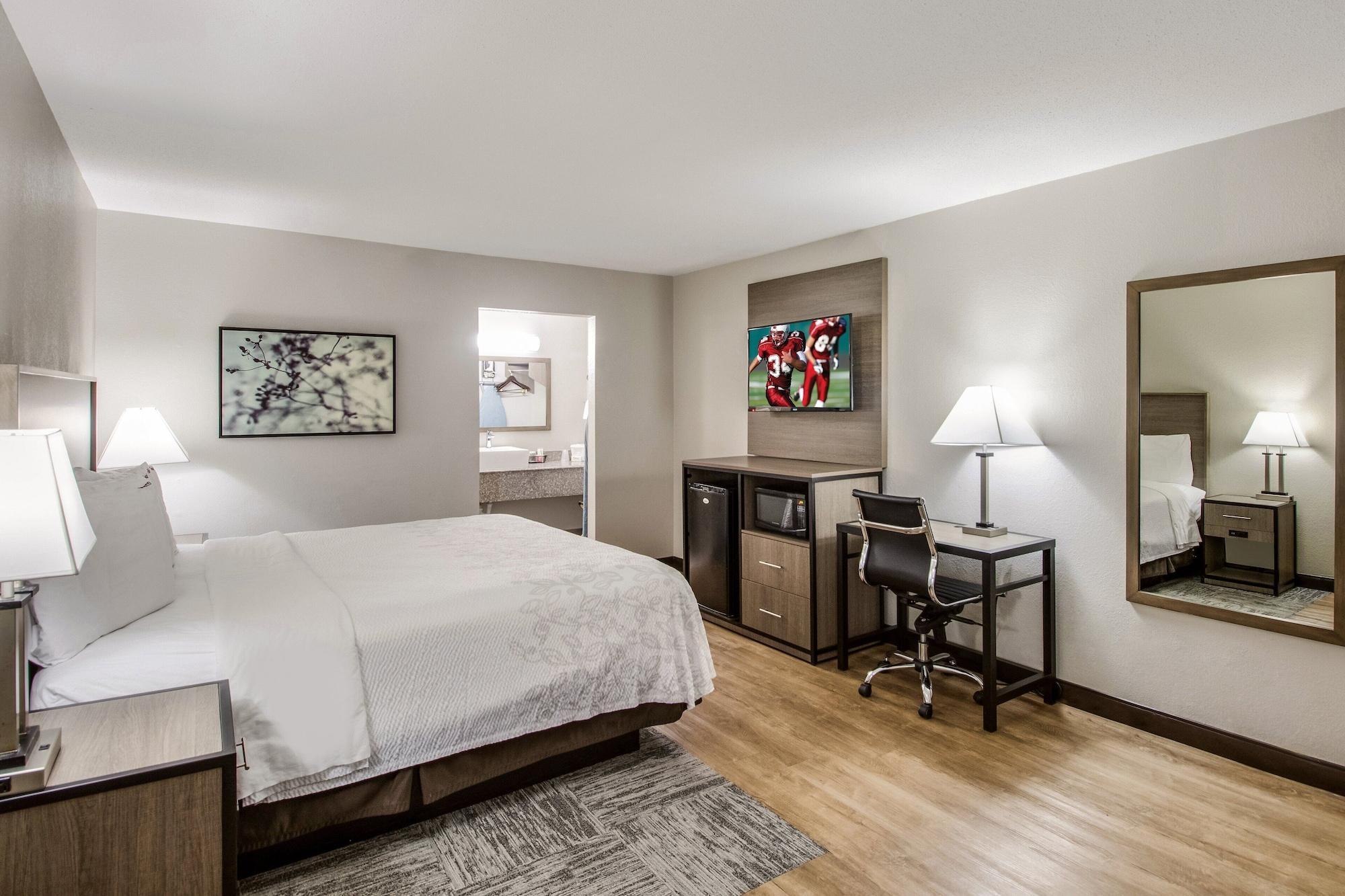 Red Roof Inn Plus+ Dallas - Адисън Екстериор снимка