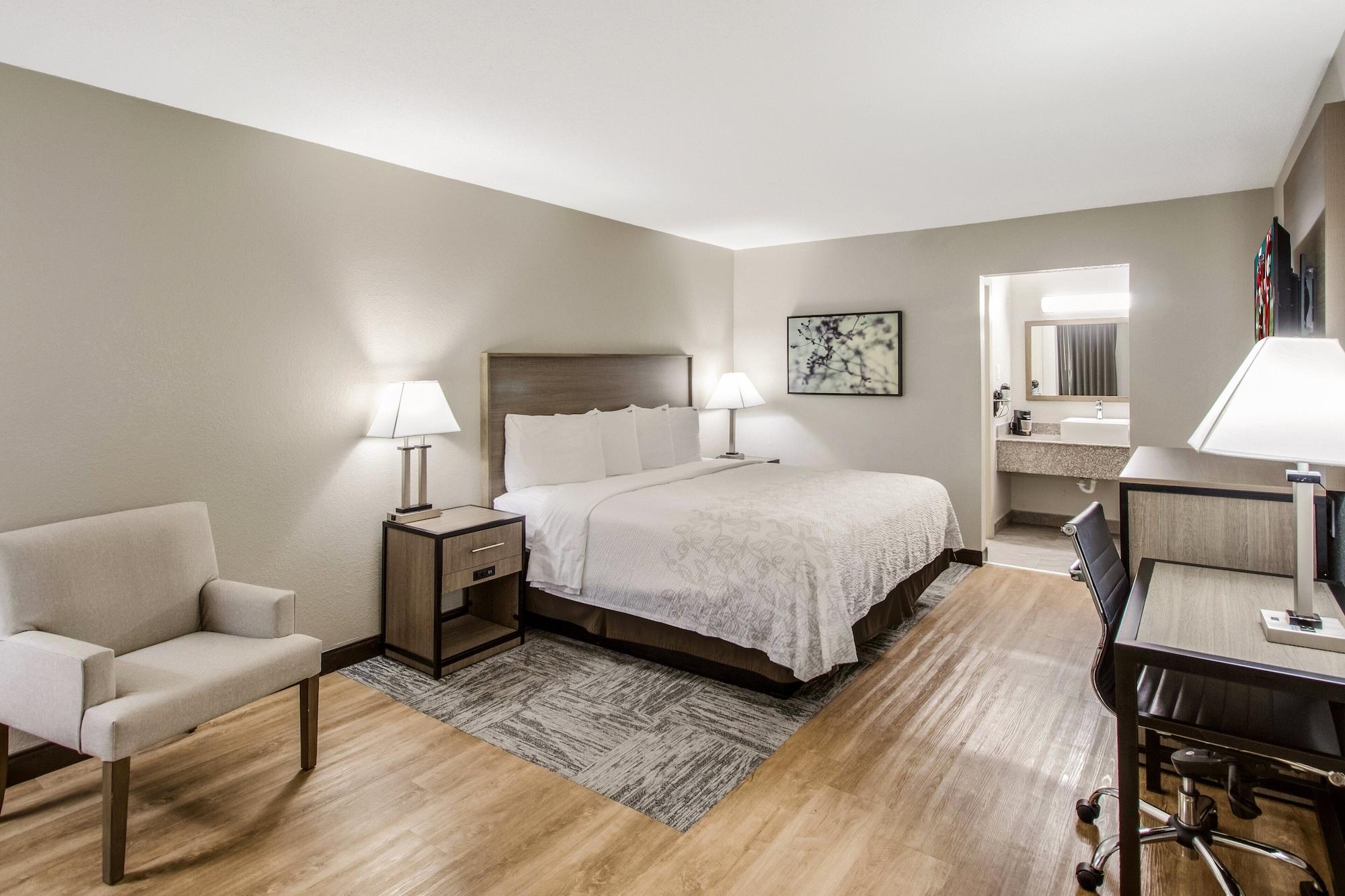 Red Roof Inn Plus+ Dallas - Адисън Екстериор снимка