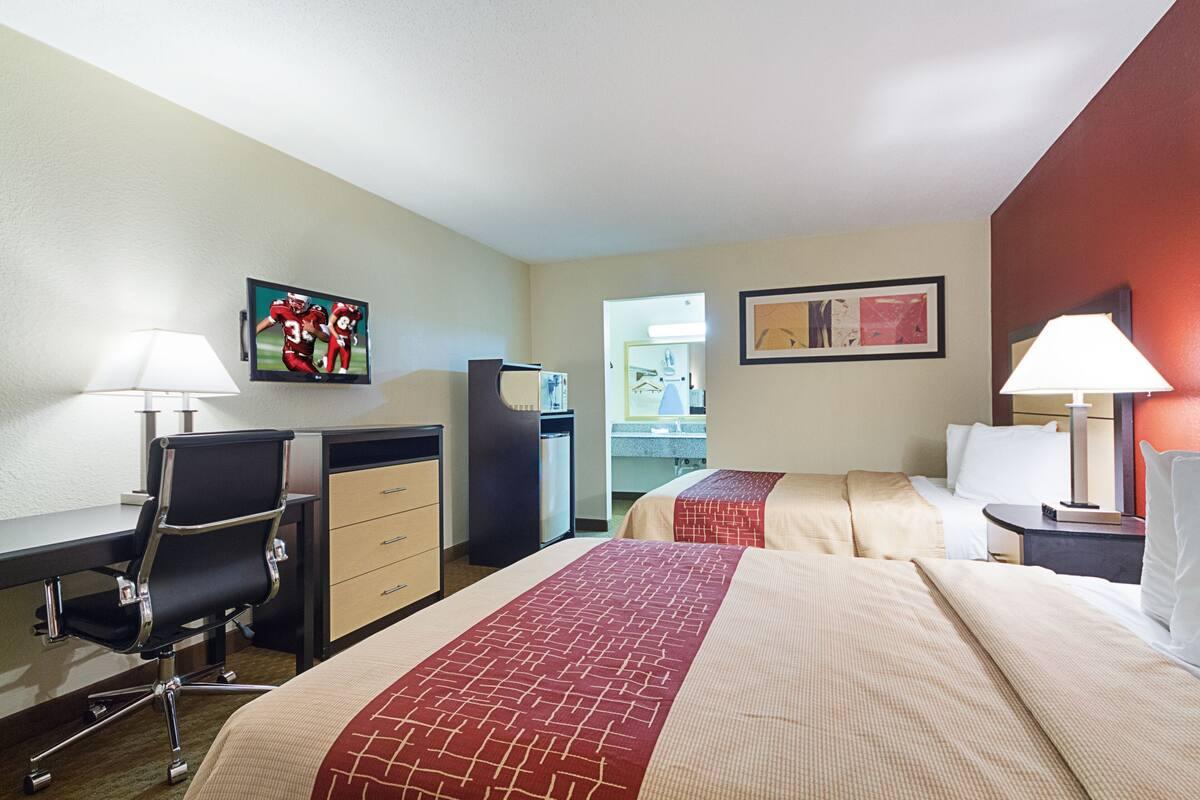 Red Roof Inn Plus+ Dallas - Адисън Екстериор снимка