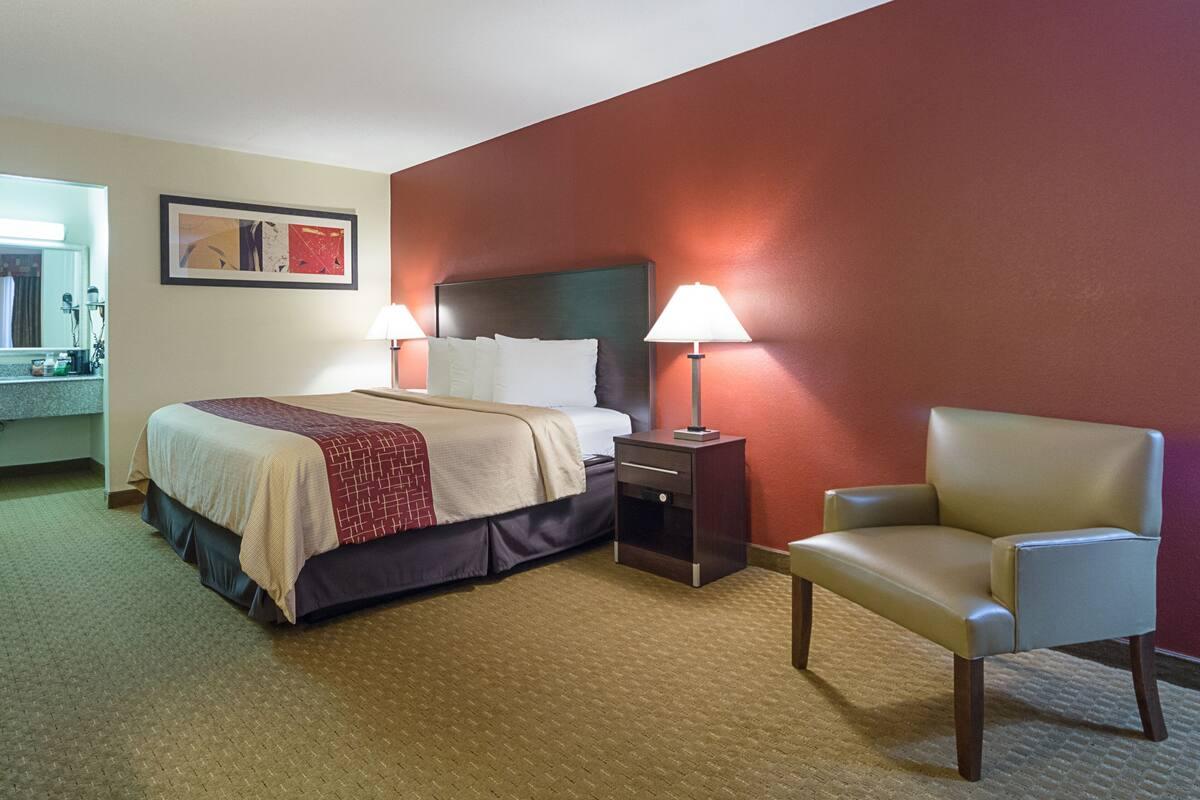 Red Roof Inn Plus+ Dallas - Адисън Екстериор снимка