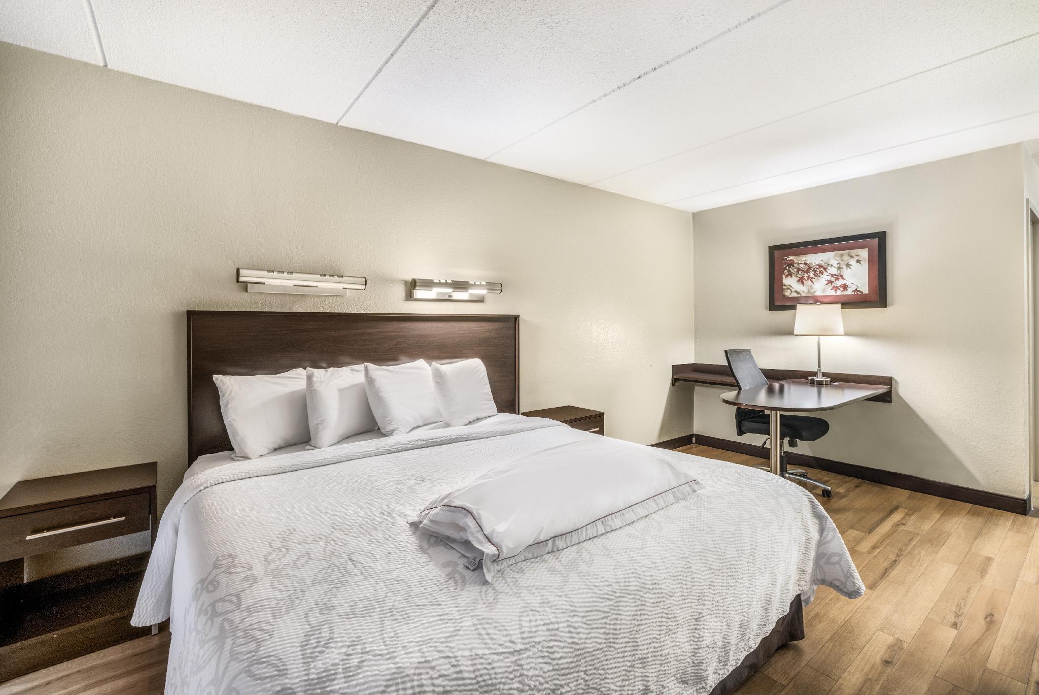 Red Roof Inn Plus+ Dallas - Адисън Екстериор снимка