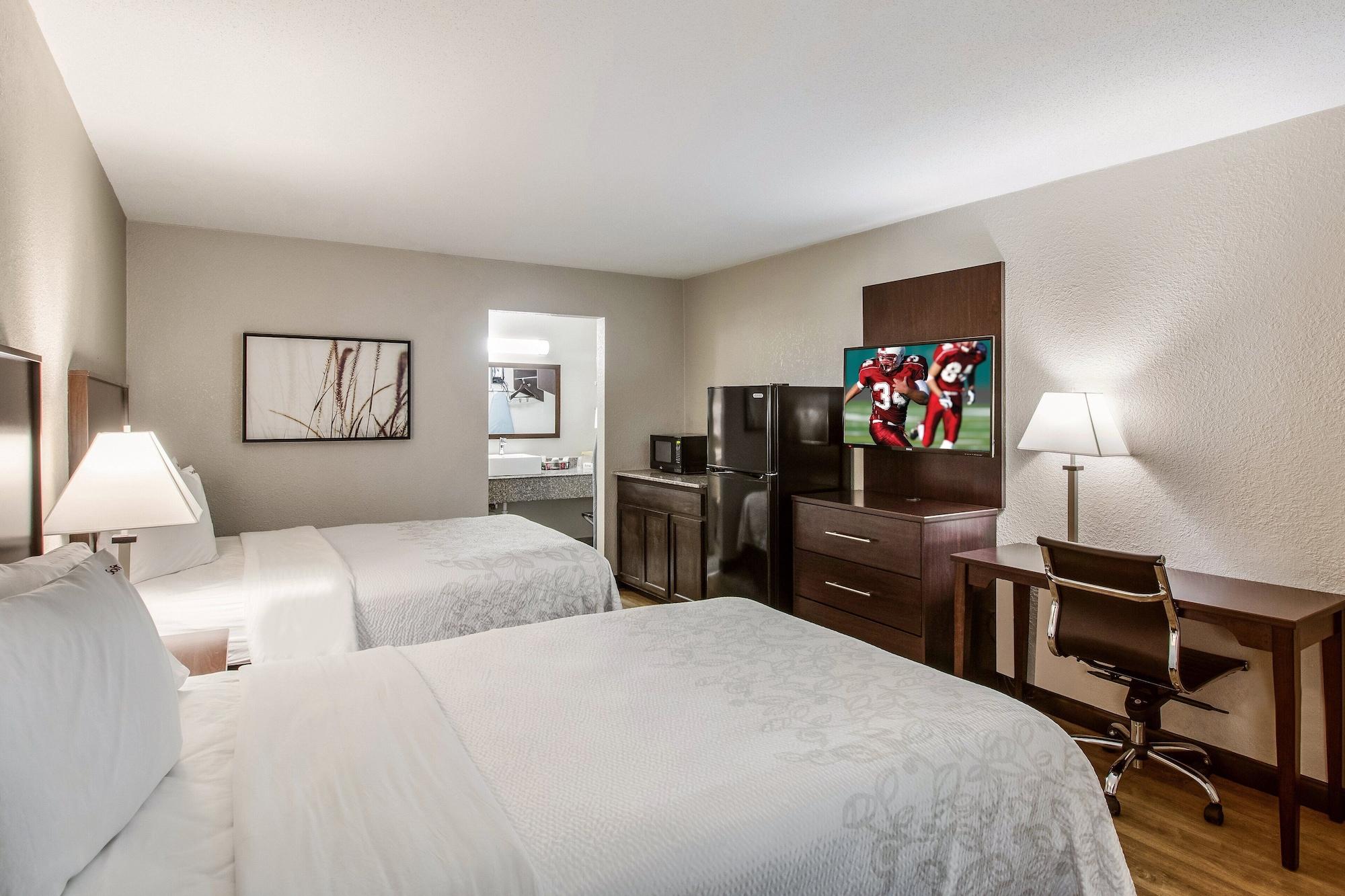 Red Roof Inn Plus+ Dallas - Адисън Екстериор снимка