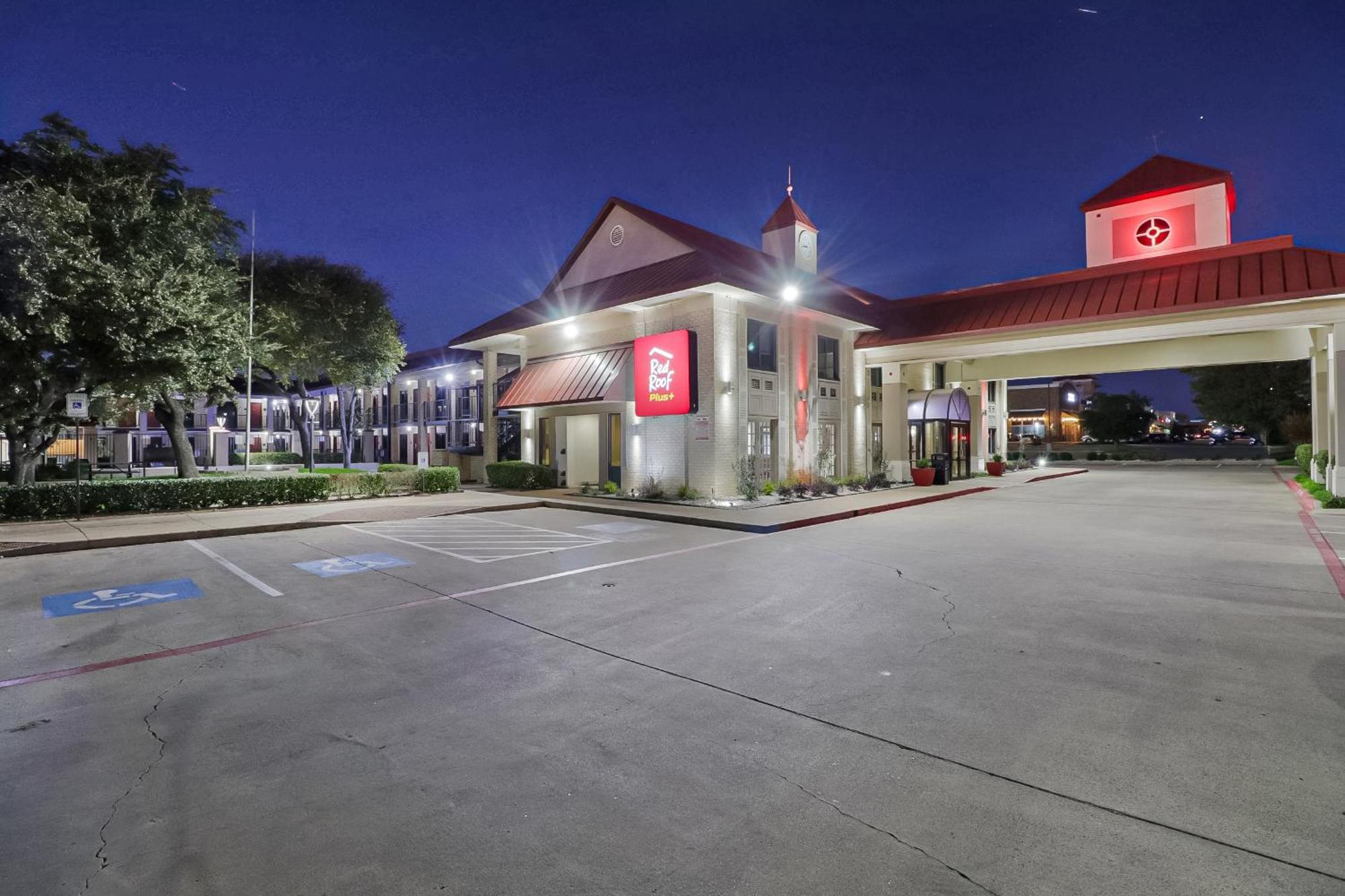 Red Roof Inn Plus+ Dallas - Адисън Екстериор снимка