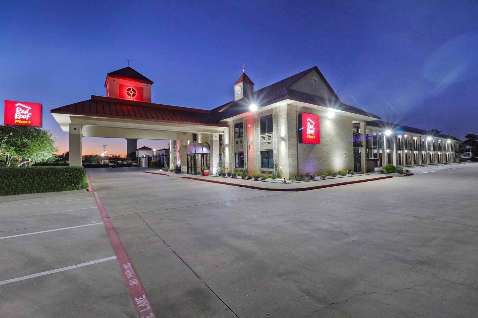 Red Roof Inn Plus+ Dallas - Адисън Екстериор снимка